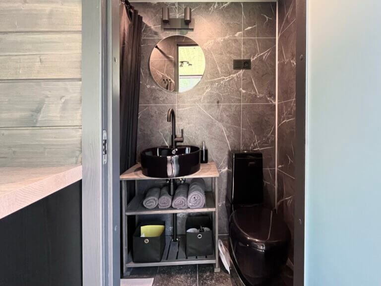 Cabin-with-amenities-Reborn-Cabins